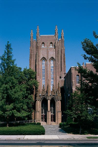 Front entrance of Peabody Museum entrance circa 2020